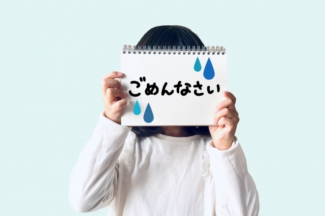 お辞儀をする女性